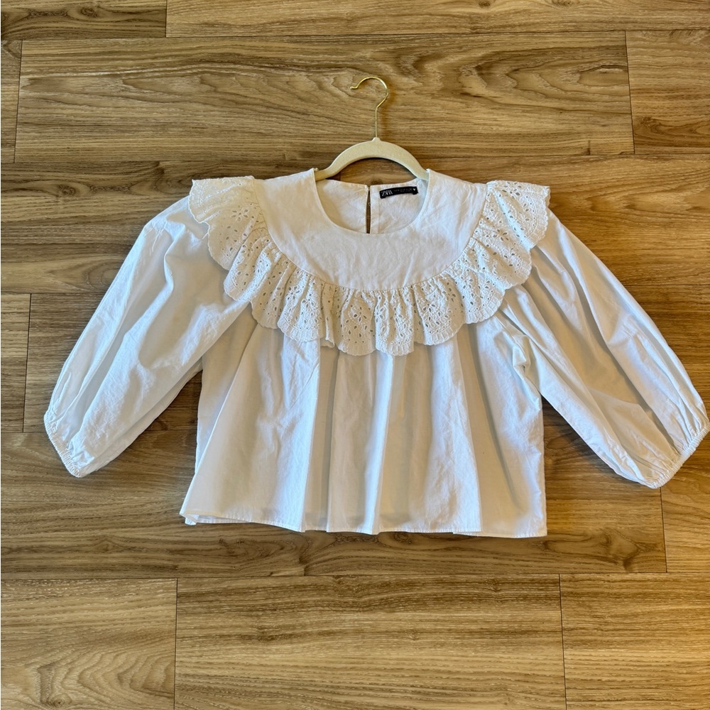 Zara White Eyelet Ruffle Blouse – Size Small